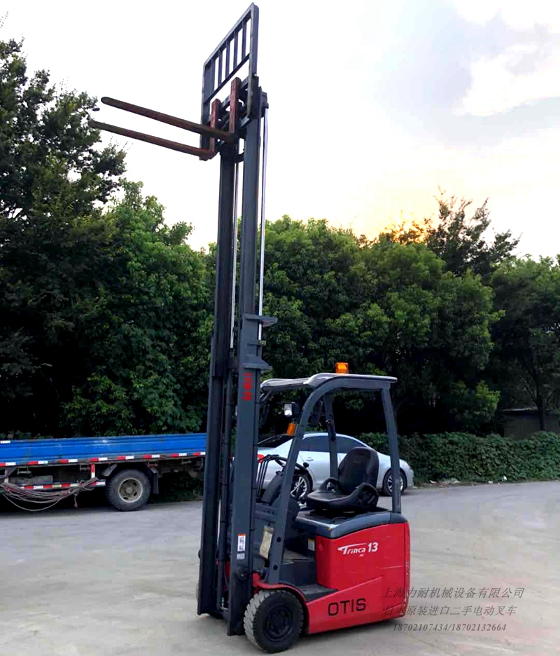 力至优FBT13PN-80B-400AF三支点电动叉车