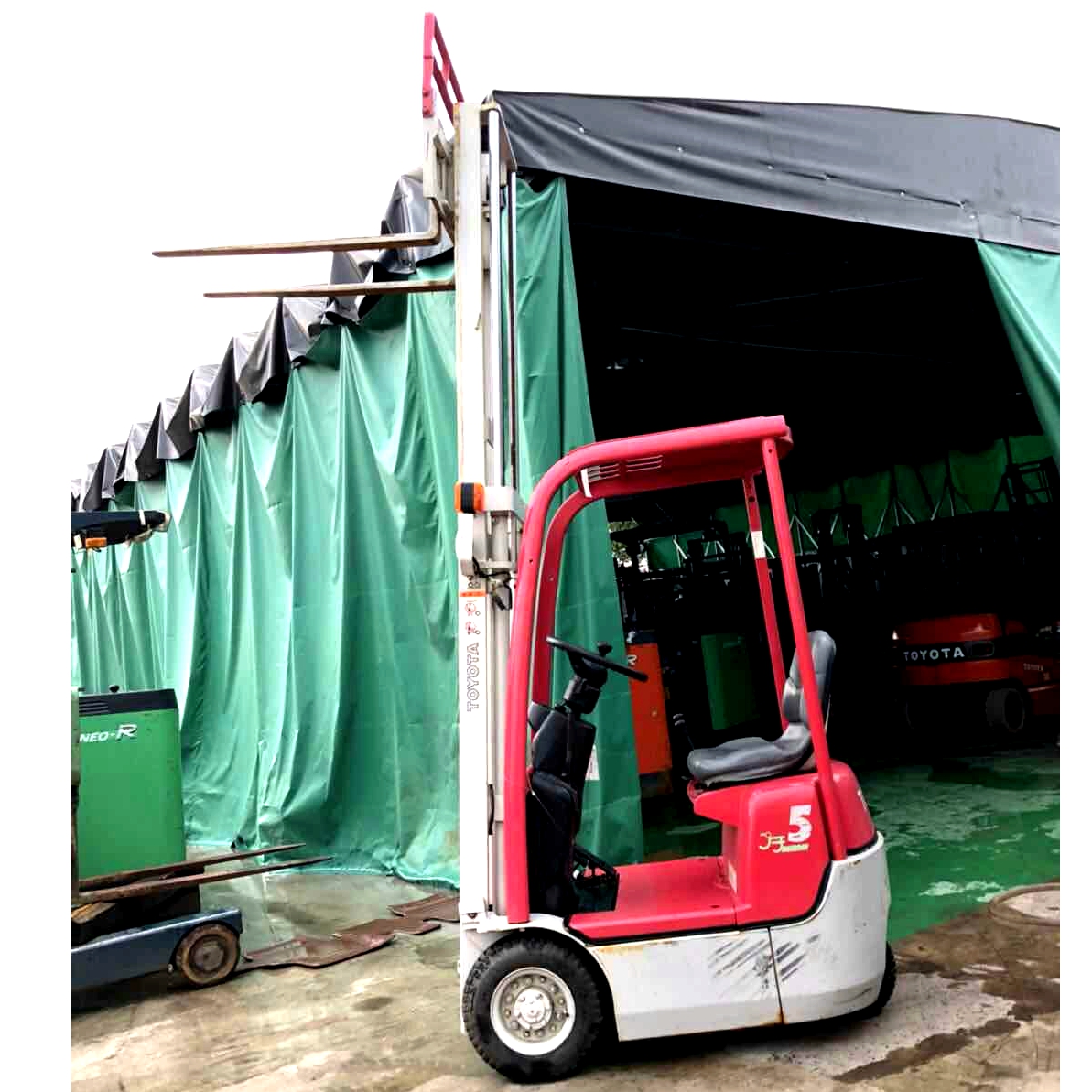 二手丰田电动叉车 3FBK5 可以进电梯的迷你型叉车三支点