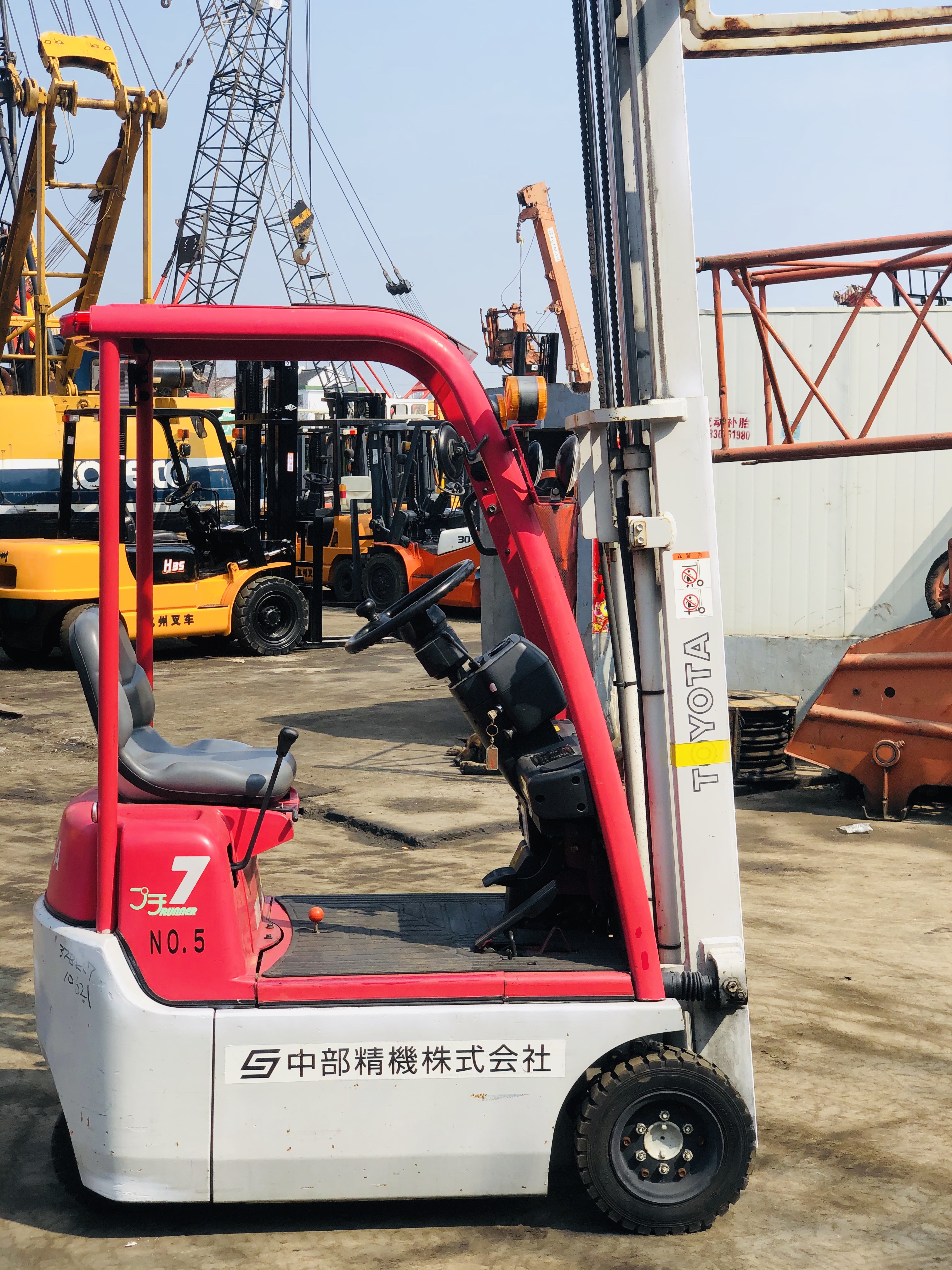 日本原装进口二手电动叉车丰田0.7吨红色车况良好